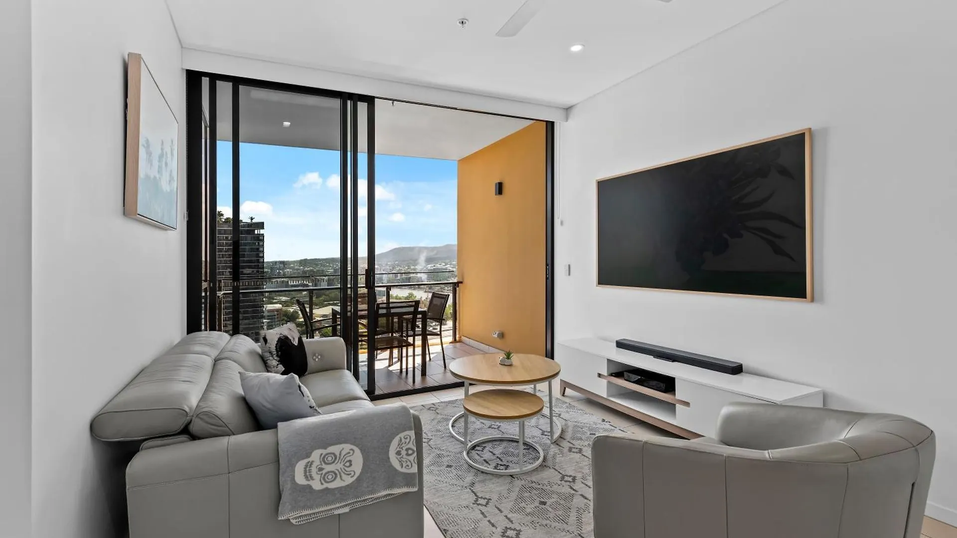 Stunning 1B In South Bank With River & Mountain View Брисбен